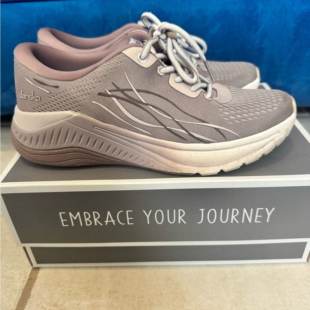 EUC Dansko Womens Pace Blush Mesh Walking Sneakers 38 US 7.5-8 Comfort Shoes